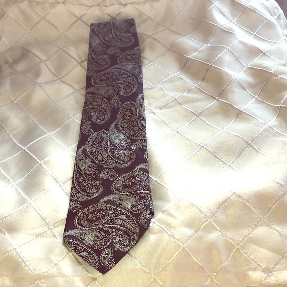 Valerie Garati tie